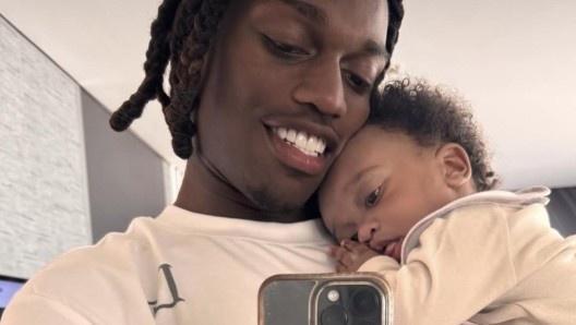 米体:莱奥在联赛间歇期返回葡萄牙,为双胞胎孩子庆祝1周岁生日